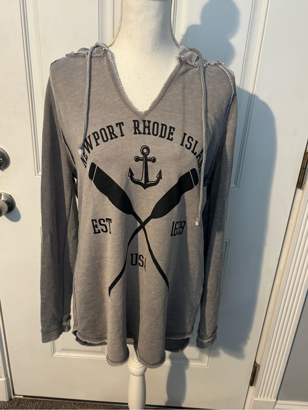 Newport Rhode Island Graphic Hoodie - Gray Size Large